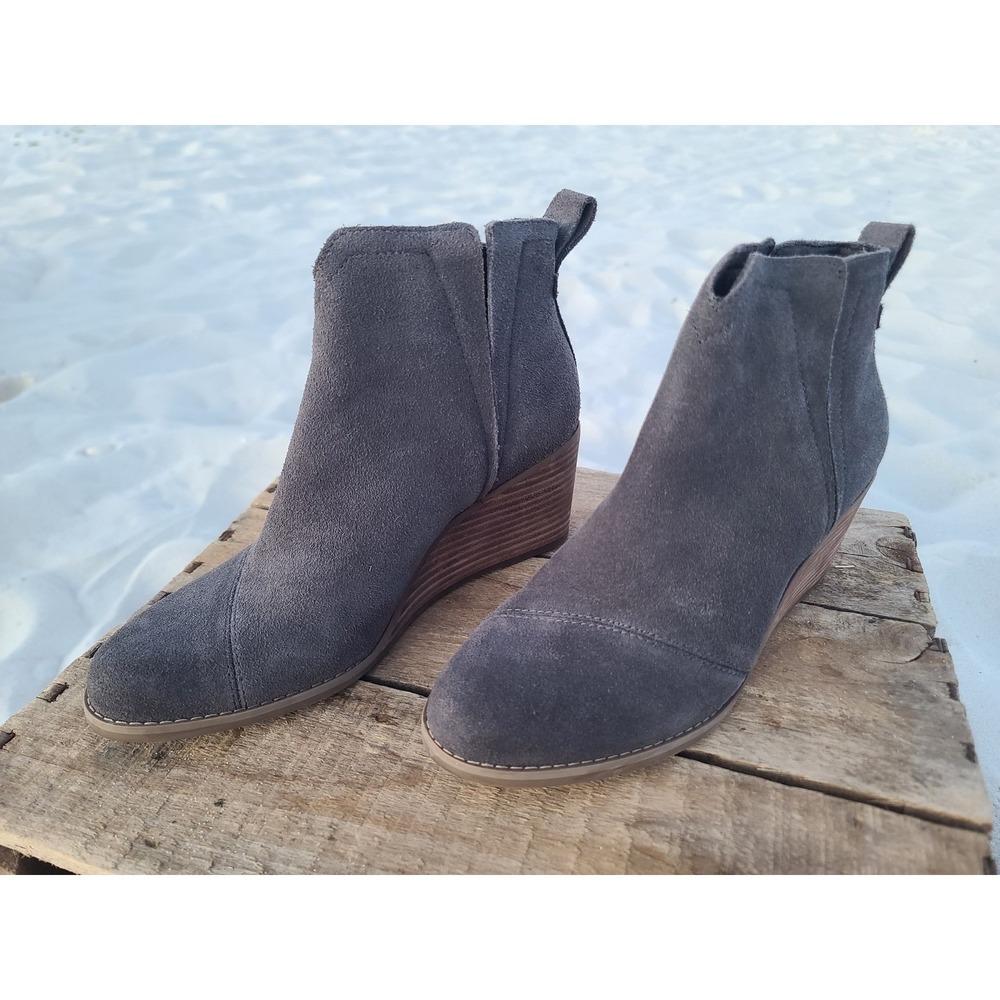 Boho Chic Minimilist TOMS Grey Suede Wedge Ankle Booties W7.5 Western Flare